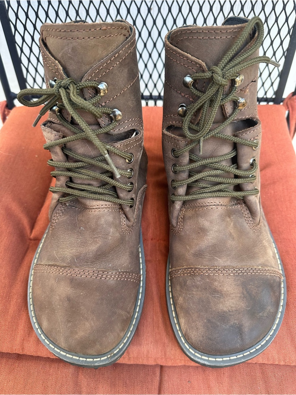 Bearfoot barefoot leather Bruin boots, Men’s size 7.5/ Women’s size 9
